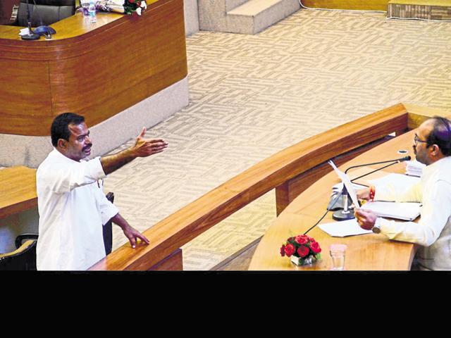 Leader of opposition Mohammad Sageer (left) during BMC council meeting in Bhopal on Thursday. (Chandresh Mathur/HT photo) Leader of opposition Mohammad Sageer (left) during BMC council meeting in Bhopal on Thursday. (Chandresh Mathur/HT photo)