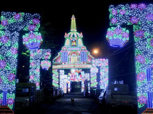 A Kolkata street is lit up for Durga Puja. (Samir Jana/HT PHOTO) A Kolkata street is lit up for Durga Puja. (Samir Jana/HT PHOTO)