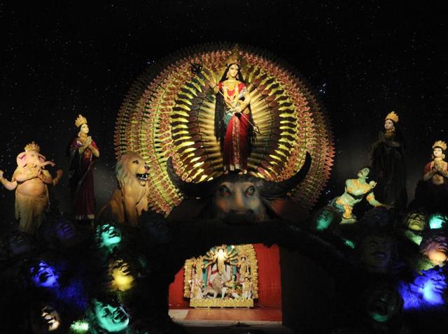 Goddess Durga is known to have 10 hands but this year Kolkata’s Deshapriya Park puja committee created an image with thousand hands. (Samir Jana/HT PHOTO) Goddess Durga is known to have 10 hands but this year Kolkata’s Deshapriya Park puja committee created an image with thousand hands. (Samir Jana/HT PHOTO)