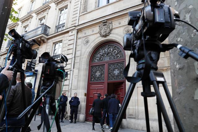 Cameras are set up as police officers stand guard at the entrance to a hotel residence at the Rue Tronchet, near Madeleine, central Paris, on October 3, 2016, where US reality television star Kim Kardashian was robbed at gunpoint by assailants disguised as police who made off with millions, mainly in jewellery. (AFP) Cameras are set up as police officers stand guard at the entrance to a hotel residence at the Rue Tronchet, near Madeleine, central Paris, on October 3, 2016, where US reality television star Kim Kardashian was robbed at gunpoint by assailants disguised as police who made off with millions, mainly in jewellery. (AFP)