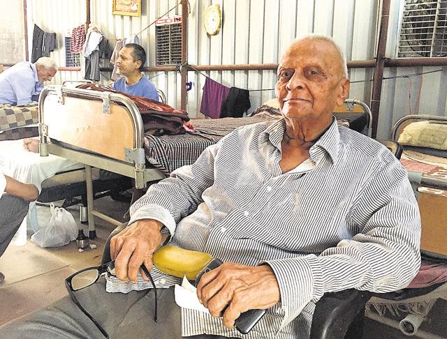 Civil engineer Ishwar Chand Gupta, 78, has been at Gurukul for nine months after his children left him there. (Parveen Kumar/HT Photo) Civil engineer Ishwar Chand Gupta, 78, has been at Gurukul for nine months after his children left him there. (Parveen Kumar/HT Photo)
