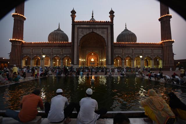 Jama Masjid is a landmark near Karim’s, an eatery that offers Mughlai cuisine (Photo: Virendra Singh Gosain/HT ) Jama Masjid is a landmark near Karim’s, an eatery that offers Mughlai cuisine (Photo: Virendra Singh Gosain/HT )