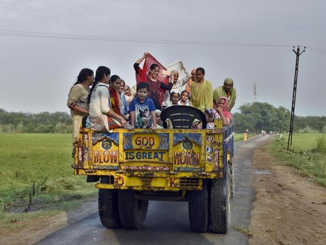 Women and children on their way home at Muhawa village near Attari in Amritsar district on Thursday.(Gurpreet Singh/HT Photo) Women and children on their way home at Muhawa village near Attari in Amritsar district on Thursday.(Gurpreet Singh/HT Photo)