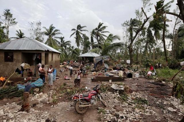 People stand in an area affected by Hurricane Matthew in Cavaillon, Haiti. (Reuters Photo) People stand in an area affected by Hurricane Matthew in Cavaillon, Haiti. (Reuters Photo)