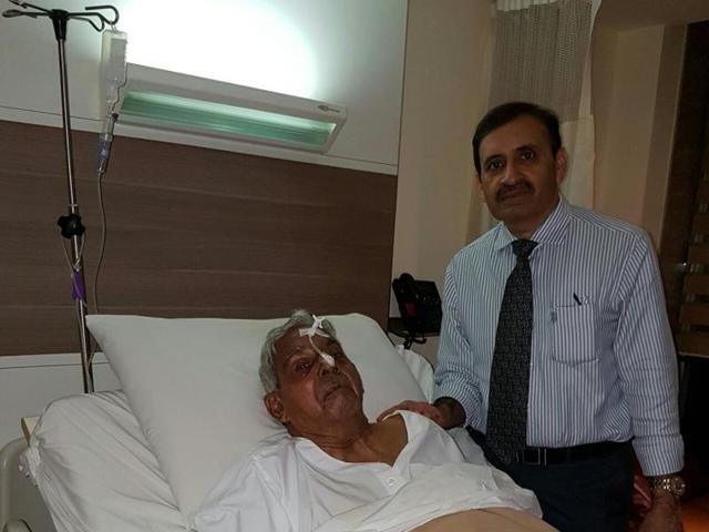 Navinchandra Shah, a retired businessman, had swallowed the four-inch-long denture during a visit to his dentist but did not realise it for over five days (Ht Photo) Navinchandra Shah, a retired businessman, had swallowed the four-inch-long denture during a visit to his dentist but did not realise it for over five days (Ht Photo)