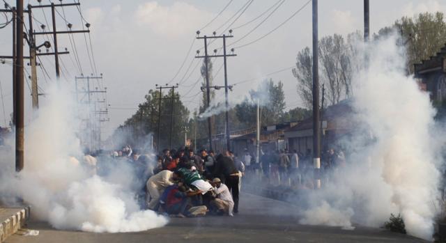 Security forces fired tear gas shells on the funeral procession of the boy. (Waseem Andrabi/HT Photo) Security forces fired tear gas shells on the funeral procession of the boy. (Waseem Andrabi/HT Photo)