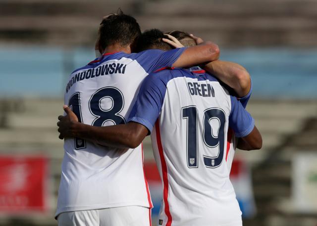 Julian Green (C) celebrates his goal with teammates Chris Wondolowski and Paul Arriola. (REUTERS)