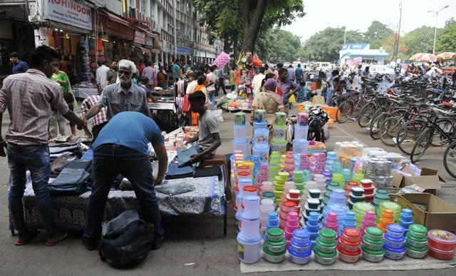 Vendors selling their wares from encroached space in Sector 22, Chandigarh. (Keshav Singh/HT Photo)
