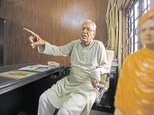 Founder of RSS-backed Shiksha Sanskriti Utthan Nyas and educationist Dina Nath Batra.(Raj K Raj/HT Photo)