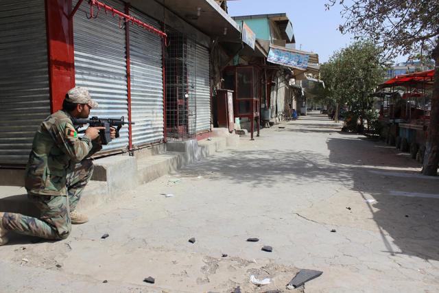 An Afghan commando aims his weapon amid ongoing fighting between Taliban militants and Afghan security forces in Kunduz. (AFP Photo) An Afghan commando aims his weapon amid ongoing fighting between Taliban militants and Afghan security forces in Kunduz. (AFP Photo)