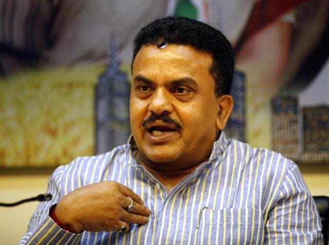 Mumbai Congress chief Sanjay Nirupam addresses a press conference at Rajiv Gandhi Bhawan.(HT File Photo)