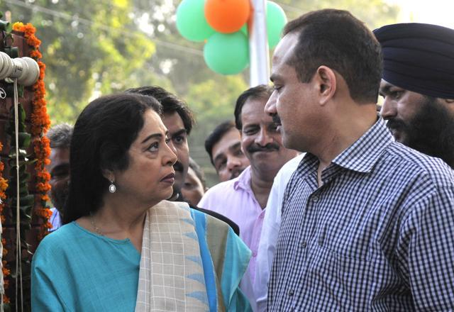 Mayor Arun Sood during the inauguration of the oldbook market in Sector 15, Chandigarh, on Saturday. (Ravi Kumar/HT Photo)