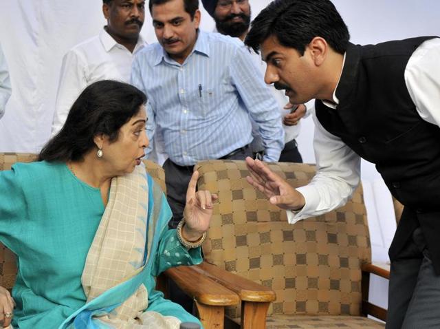 MP Kirron Kher talking to area councillor Saurabh Joshi during the inauguration of the oldbook market in Sector 15, Chandigarh, on Saturday. (Ravi Kumar/HT Photo)