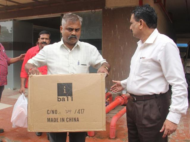 On Tuesday, the Thane police raided seven call centers at Mira Road, rounded up 772 employees and arrested 72 of them, including eight managing directors.(Pramod Thakur/HT photo)