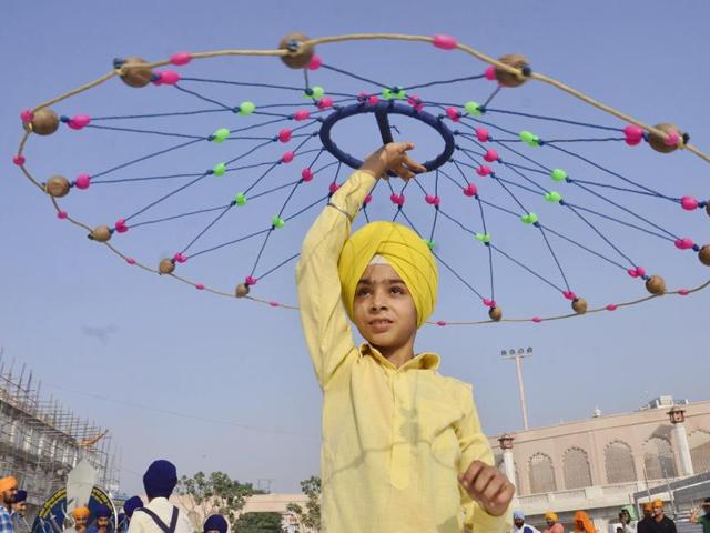 Amritsar, India – October 9, 2016: Sikh Youth perform Gatka during Nagar Kirtan on the occasion of as per Nanaksahi Calendar Parkash utsav of the fourth Sikh Guru and founder of the holy city of Amritsar Guru Ram Das organized by Pantahk Talmel Sangathan in Amritsar outside the Golden Temple, Amritsar on Sunday. October 09, 2016. (Photo by Sameer Sehgal/Hindustan Times) (Sameer Sehgal/HT Photo)