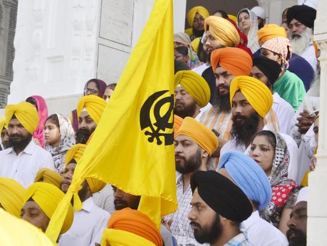 Devotees praying during Nagar Kirtan in Amritsar on Sunday. (Sameer Sehgal/HT Photo)