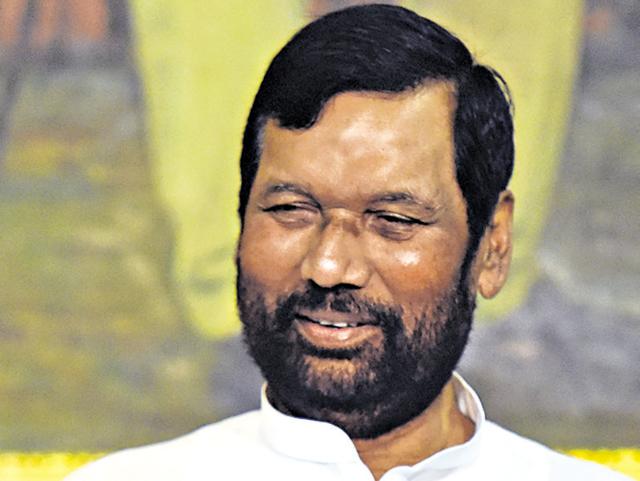 Union Minister of onsumer affairs food and public distribution Ramvilas Paswan. (Sonu Mehta/ HT) Union Minister of onsumer affairs food and public distribution Ramvilas Paswan. (Sonu Mehta/ HT)