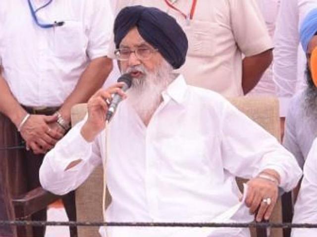 Punjab chief minister Parkash Singh Badal during ‘sangat darshan’ programme in Muktsar on Monday. (HT Photo) Punjab chief minister Parkash Singh Badal during ‘sangat darshan’ programme in Muktsar on Monday. (HT Photo)