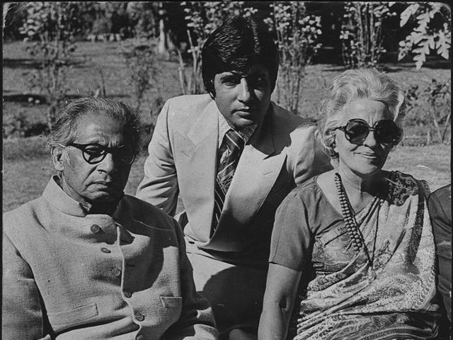 Amitabh Bachchan with his parents Harivansh Rai Bachchan and Teji Bachchan. (HT Archives) Amitabh Bachchan with his parents Harivansh Rai Bachchan and Teji Bachchan. (HT Archives)