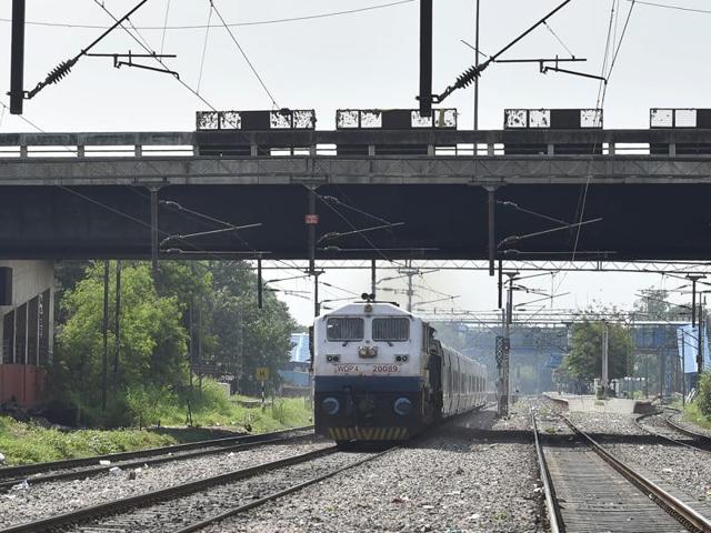 DRDE director Lokendra Singhsaid he was hopeful that by 2019 train toilets and tracks would be clean and free of fecal matter.(HT file photo)
