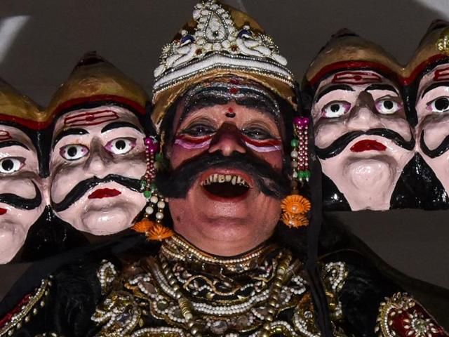 60-year-old artist Prakash Navgharwala plays the role of demon king ‘Ravana’ at Girgaum Chowpatty in Mumbai. (Kunal Patil/HT Photo)