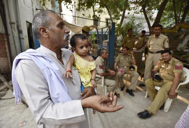 Delhi police personnel after two group clashed in Trilokpuri on Saturday night.(Virendra Singh Gosain/HT Photo)