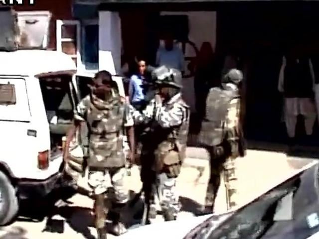 Police said that the attackers lobbed a grenade on a deployment of police and CRPF at Singulu Chowk in Shopian.(ANI)