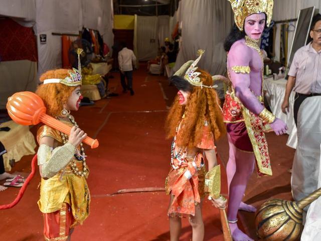 A tiny Hanuman seems all set to take over anyone who comes in his way. (Kunal Patil/HT photo)