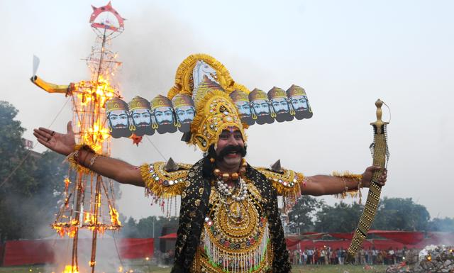 Artist dressed as Ravnana during Dusshera celebration at sector 17 grounds in Chandigarh on Tuesday. (ANIL DAYAL/HT) Artist dressed as Ravnana during Dusshera celebration at sector 17 grounds in Chandigarh on Tuesday. (ANIL DAYAL/HT)