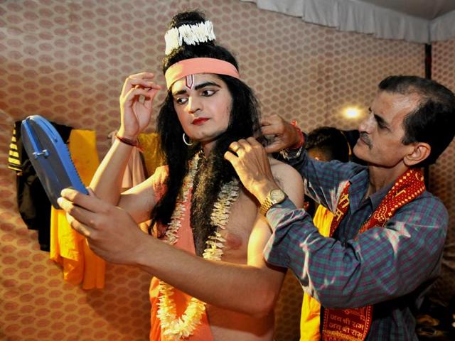 Ramlila artiste Rajindar Bagga helping his son Gaurav to get ready to play the role of Lord Rama in Sector 17, Chandigarh, on Monday. (Ravi Kumar/HT Photo) Ramlila artiste Rajindar Bagga helping his son Gaurav to get ready to play the role of Lord Rama in Sector 17, Chandigarh, on Monday. (Ravi Kumar/HT Photo)