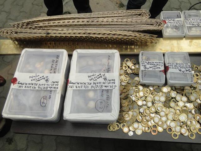 •Delhi Police busted two fake coin factories and arrested three members recently •Delhi Police busted two fake coin factories and arrested three members recently