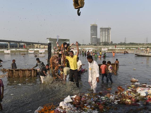 On the occasion of Dussehra, the tenth day after Navratri, the idol of Goddess Durga is being immersed in the Yamuna in New Delhi. (Saumya Khandelwal/HT PHOTO)