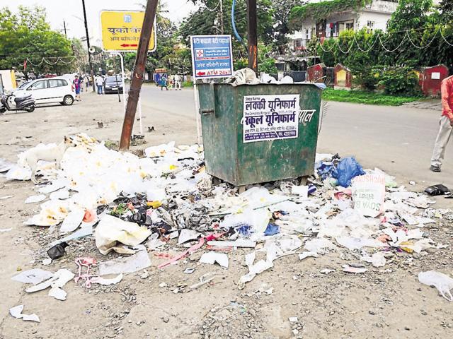 Garbage dumped at Arera colony in Bhopal on Monday. Minister Maya Singh’s direction to ensure proper waste management during festivities has fallen on deaf ears. (Chandresh Mathur/ HT photo) Garbage dumped at Arera colony in Bhopal on Monday. Minister Maya Singh’s direction to ensure proper waste management during festivities has fallen on deaf ears. (Chandresh Mathur/ HT photo)