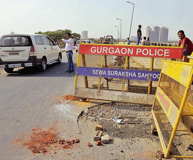 Residents demanded a police booth in the sector so that it will give some assurance to the safety of people living in the sector. A few years ago, there used to be a police booth on the dividing road of the sector but it was demolished later. (PArveen Kumar/HT file photo) Residents demanded a police booth in the sector so that it will give some assurance to the safety of people living in the sector. A few years ago, there used to be a police booth on the dividing road of the sector but it was demolished later. (PArveen Kumar/HT file photo)