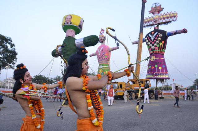 An artiste, enacting the character of Lord Rama and Lakshmana, aim arrow at an effigy of Pakistan and Ravana on the occasion of Dusshera festival at Ranjeet avenue in Amritsar on Tuesday. (SAMEER SEHGAL/HT PHOTO) 