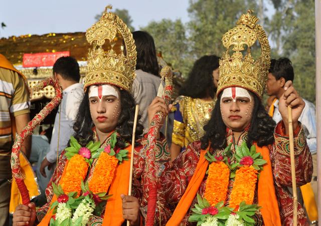 Artists dressed up as Lord Rama and Laxman during Dusshera Celebration at Daresi Ground in Ludhiana on Tuesday. (GURMINDER SINGH/HT) Artists dressed up as Lord Rama and Laxman during Dusshera Celebration at Daresi Ground in Ludhiana on Tuesday. (GURMINDER SINGH/HT)