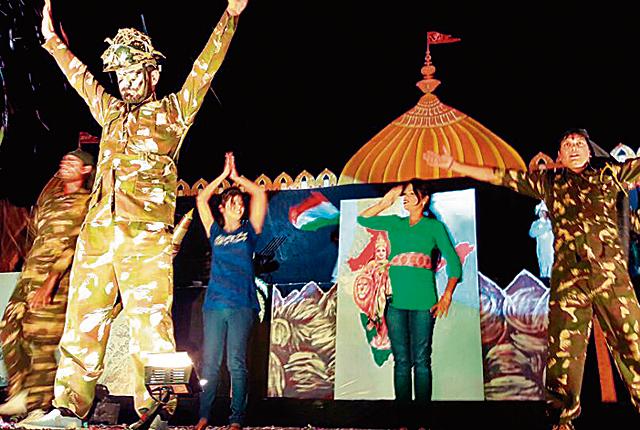 Students put up a play to pay tribute to the soldiers killed in Uri terrorist attack in Greater Noida. (HT Photo) Students put up a play to pay tribute to the soldiers killed in Uri terrorist attack in Greater Noida. (HT Photo)