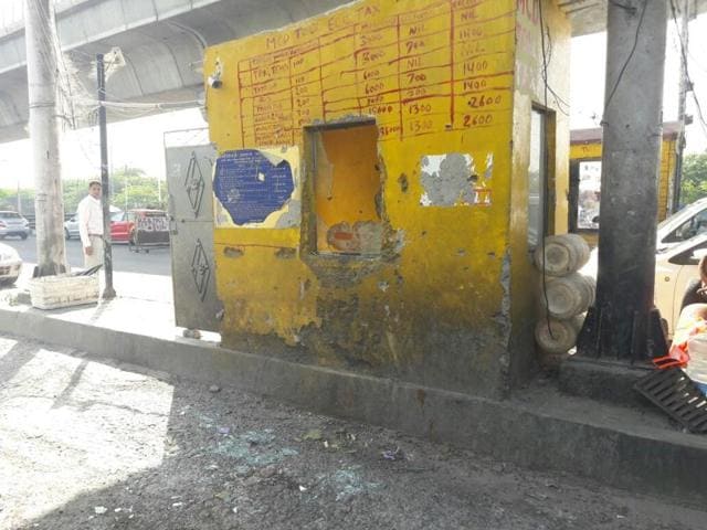 A toll booth that was damaged by goons on MG Road, Gurgaon on Wednesday.(Isha Sahni/HT Photo) A toll booth that was damaged by goons on MG Road, Gurgaon on Wednesday.(Isha Sahni/HT Photo)