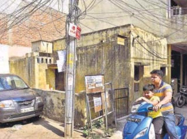 The house of Govind Ram Jethani in Kalkaji where he lived for four days with the body of his wife. (HT) The house of Govind Ram Jethani in Kalkaji where he lived for four days with the body of his wife. (HT)