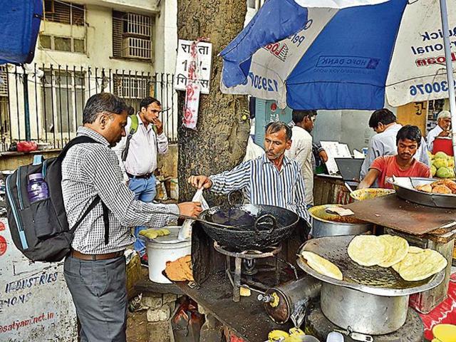 PWD minister Satyendra Jain issued the order that no hawker should be removed during the festival season(Sushil Kumar/HT File) PWD minister Satyendra Jain issued the order that no hawker should be removed during the festival season(Sushil Kumar/HT File)