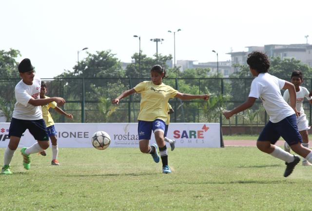 At HT GIFA, girls took active participation in the football match. (Photo: Waseem Gashroo/HT)