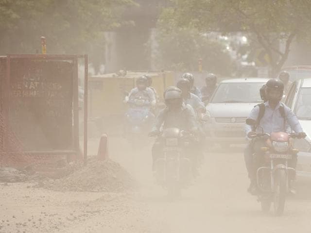 For over a decade, the cycle of construction and growth has given the cities of Ghaziabad, Noida and Gurgaon a persistent blanket of dust.(Ravi Choudhary/ Hindustan Times) For over a decade, the cycle of construction and growth has given the cities of Ghaziabad, Noida and Gurgaon a persistent blanket of dust.(Ravi Choudhary/ Hindustan Times)