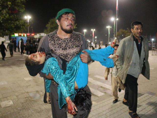 Afghan man carrying a wounded girl after an attack by gunmen at the Karte Sakhi shrine in Kabul on Tuesday. (AFP Photo) Afghan man carrying a wounded girl after an attack by gunmen at the Karte Sakhi shrine in Kabul on Tuesday. (AFP Photo)