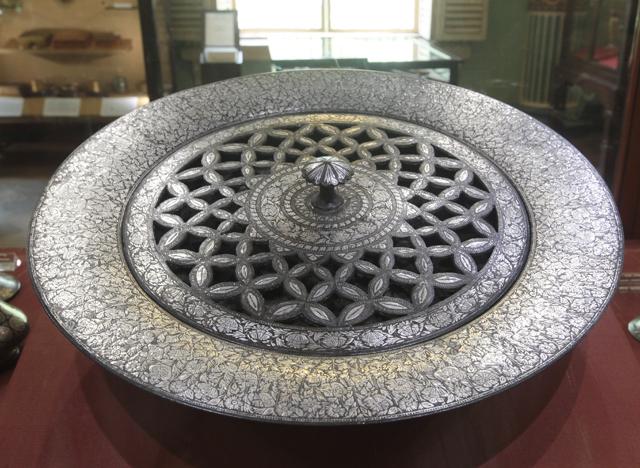 A foot-warmer made using Birdri art. (Photo: Satish Bate/HT) A foot-warmer made using Birdri art. (Photo: Satish Bate/HT)