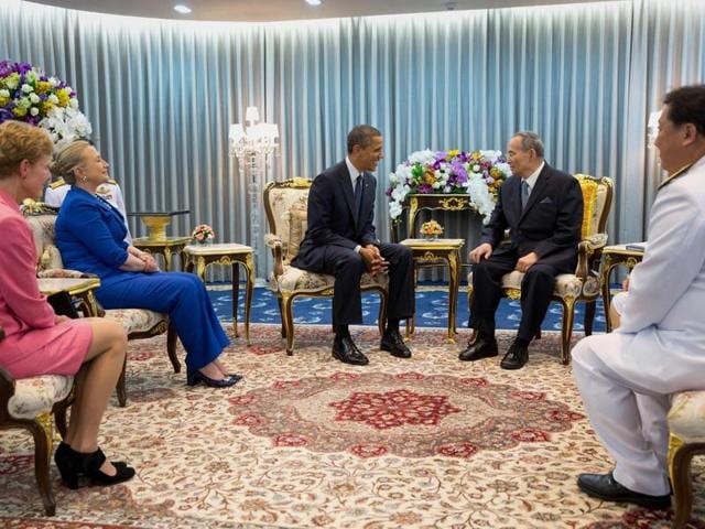 This file handout from the White House taken on November 18, 2012 shows US President Barack Obama(C), then secretary of state Hillary Clinton (2nd L) and ambassador Kristie Kenney(L) meeting with Thai King Bhumibol Adulyadej (2nd R) at Siriraj Hospital in Bangkok. (AFP)