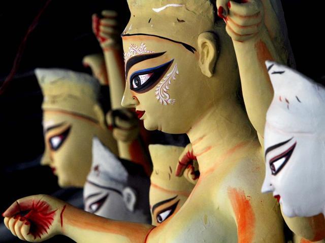 Durga puja, the biggest festival in Bengal, also brings the menace of forced subscriptions that the administration finds difficult to rein in. (HT Photo) Durga puja, the biggest festival in Bengal, also brings the menace of forced subscriptions that the administration finds difficult to rein in. (HT Photo)