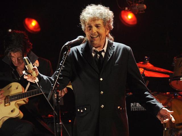 Bob Dylan performs in Los Angeles. (AP Photo)