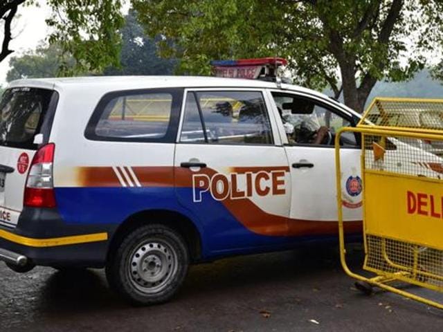 The mysterious phone thief of Delhi University’s North Campus, a woman in her 20s moving around in a white Honda Brio, has struck again. The mysterious phone thief of Delhi University’s North Campus, a woman in her 20s moving around in a white Honda Brio, has struck again.