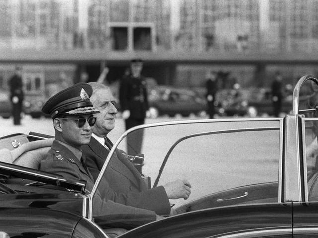 This file photo taken on October 11, 1960 shows Bhumibol Adulyadej (L) riding with French President Charles de Gaulle upon his arrival at Orly airport, south of Paris. (AFP)