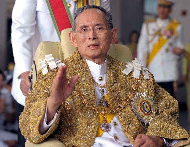Thailand's King Bhumibol Adulyadej died after a long illness on Thursday, ending a remarkable seven-decade reign and leaving a divided people bereft of a towering and rare figure of unity. (AFP)